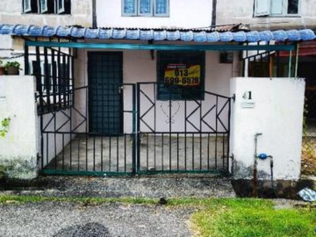 Terraced House for sale in Malaka