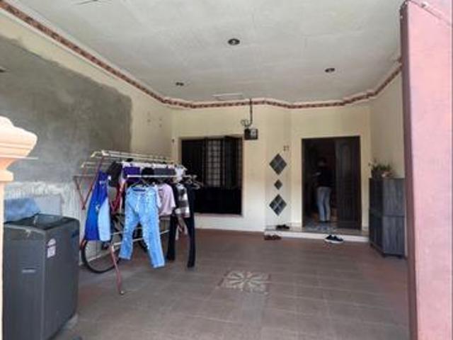 Terraced House for sale in Malaka