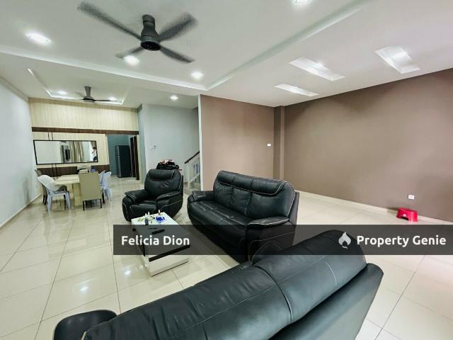 Terraced House for sale in Malaka