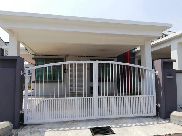 Terraced House for sale in Malaka