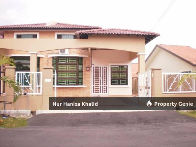 Terraced House for sale in Malaka