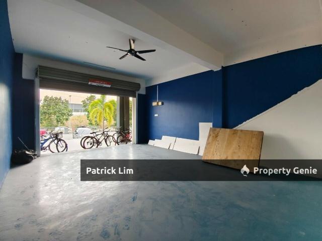 Shop for rent in Malaka