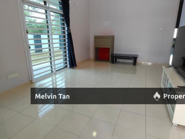Terraced House for sale in Malaka