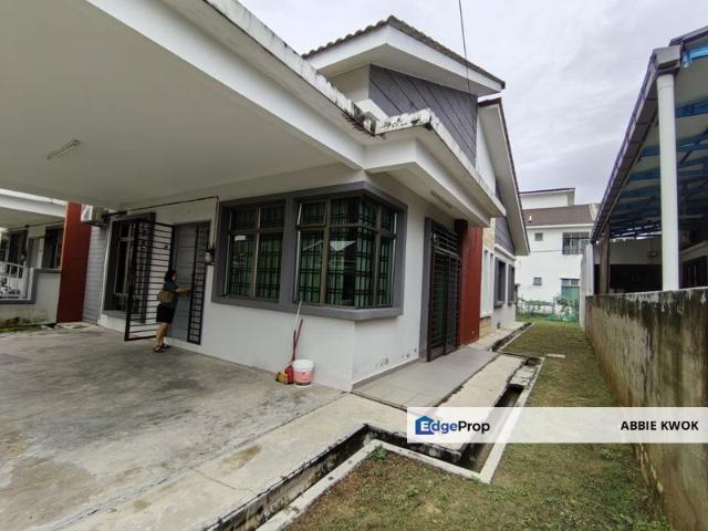 House for sale in Malaka