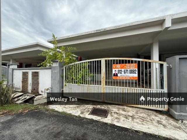 Terraced House for sale in Malaka