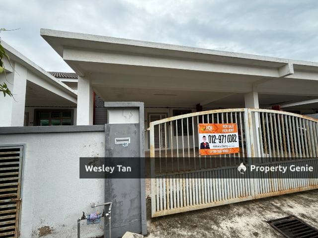 Terraced House for sale in Malaka
