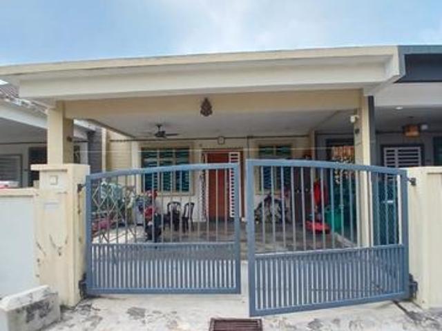 Terraced House for sale in Malaka