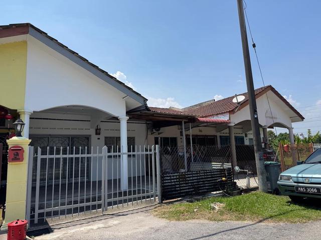 Terraced House for sale in Malaka