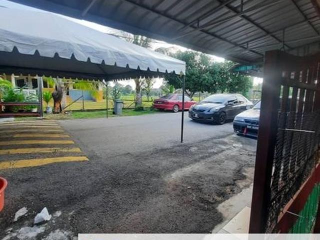 House for sale in Malaka