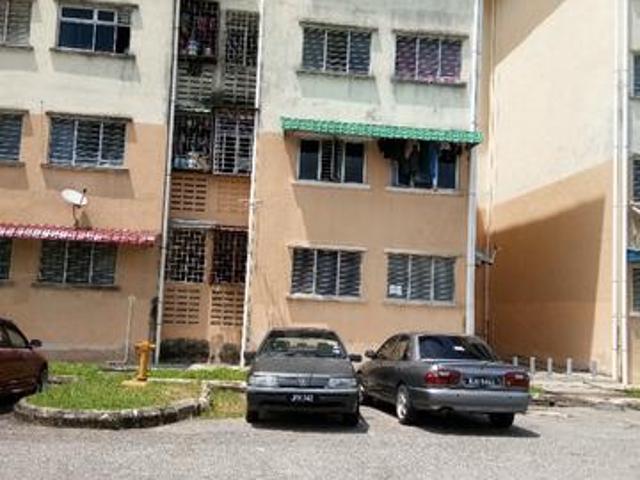 Flat for sale in Malaka