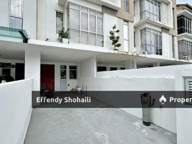 Townhouse for sale in Petaling, Subang Jaya