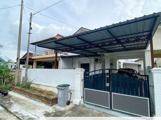 House for sale in Malaka