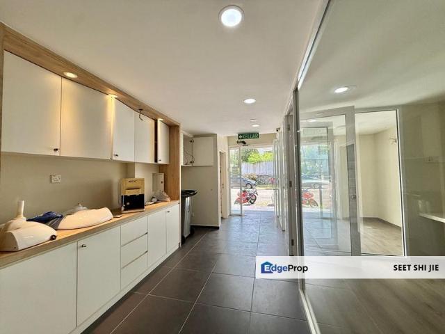 Shop for rent in Malaka