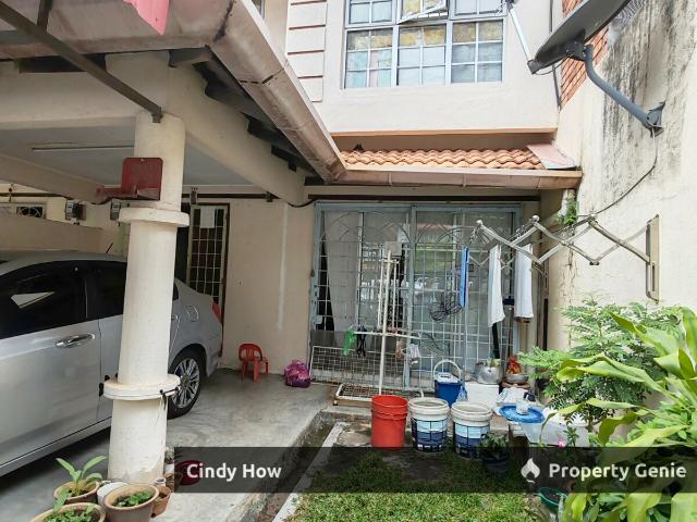 Terraced House for sale in Malaka