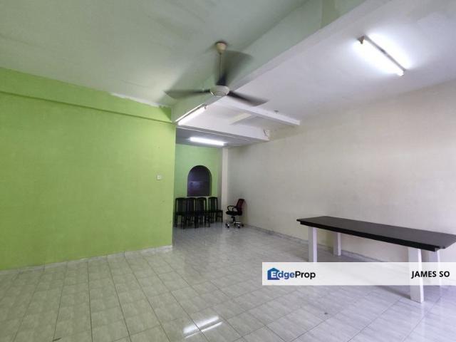 House for sale in Malaka