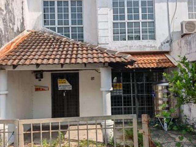 Terraced House for sale in Malaka