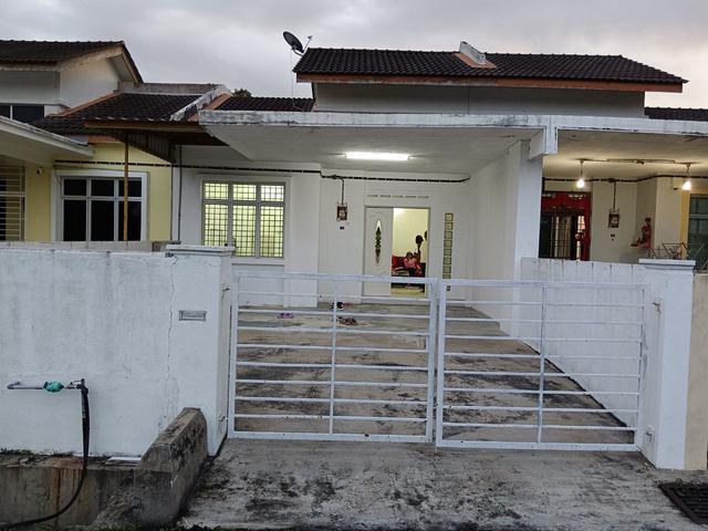 Terraced House for sale in Malaka