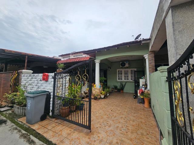 Terraced House for sale in Malaka