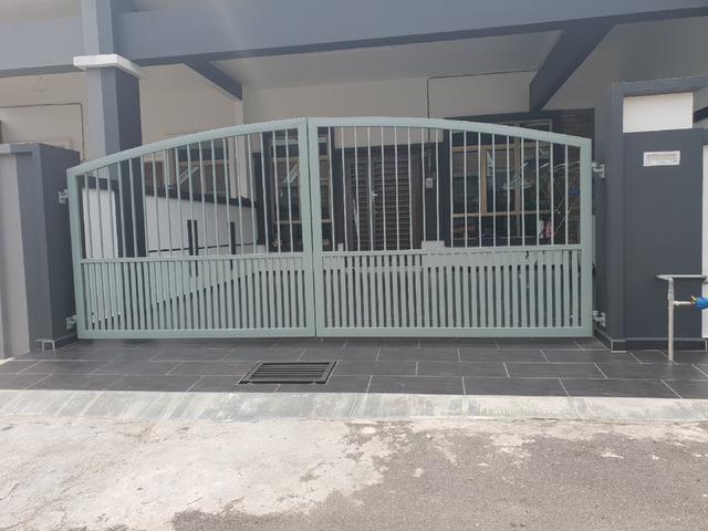 Terraced House for sale in Malaka