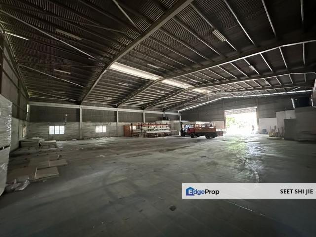 Warehouse for sale in Malaka