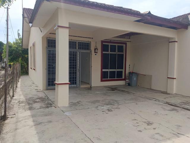 Terraced House for sale in Malaka