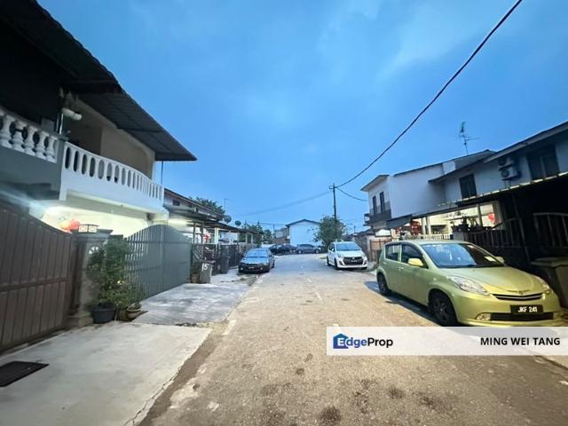 House for sale in Pekan Nanas