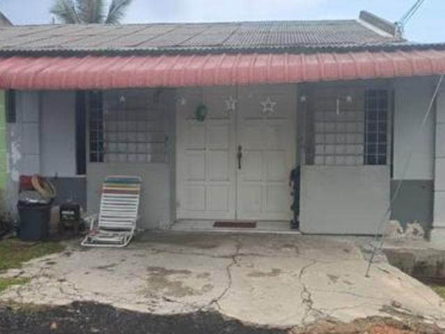 Terraced House for sale in Malaka