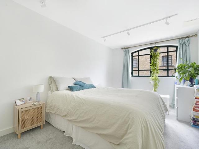 Apartment for rent in Bermondsey Village, Greater London