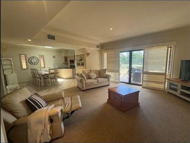Townhouse for rent in Piallamore, New South Wales