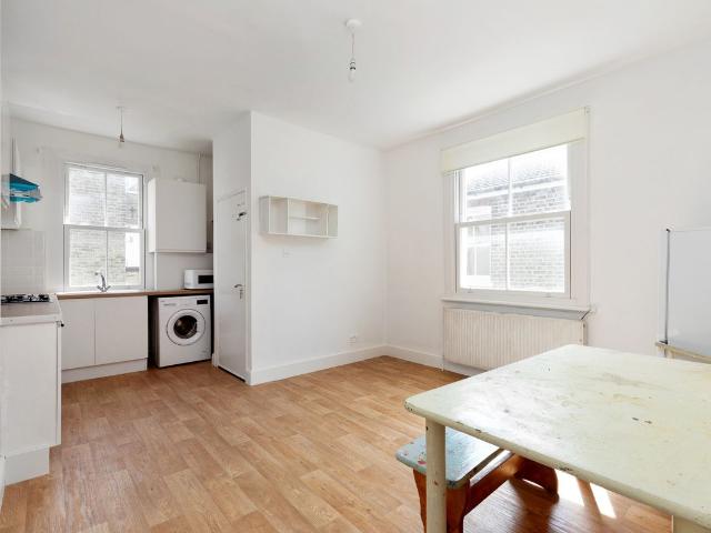 Apartment for rent in West Kensington, Greater London