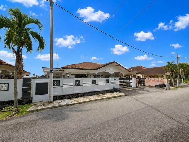 Residential House for sale in Malaka