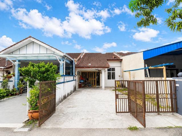Terraced House for sale in Malaka