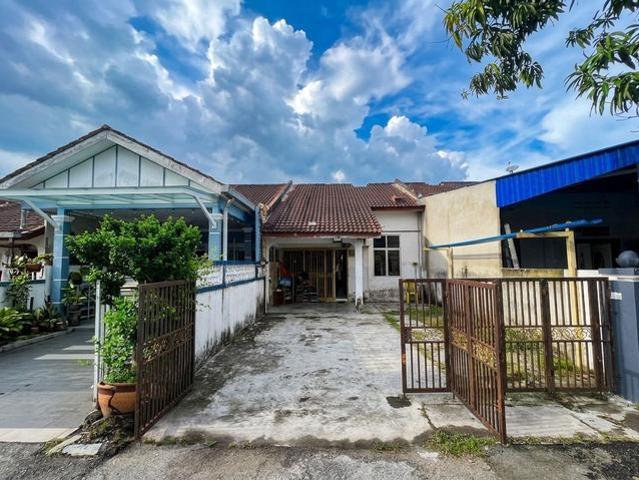 Terraced House for sale in Malaka