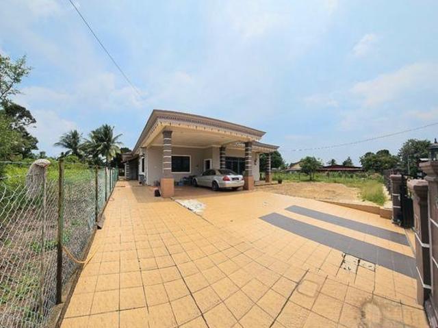 Bungalow for sale in Malaka