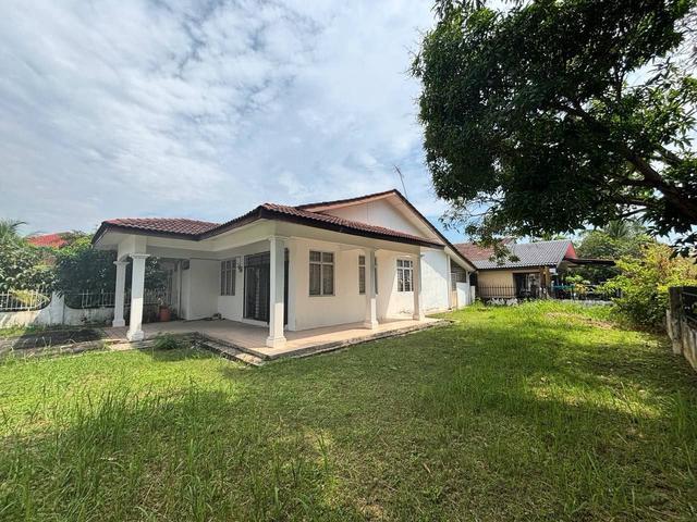 Residential House for sale in Tanjong Sepat, Selangor