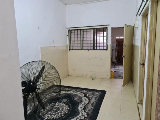 Terraced House for sale in Malaka