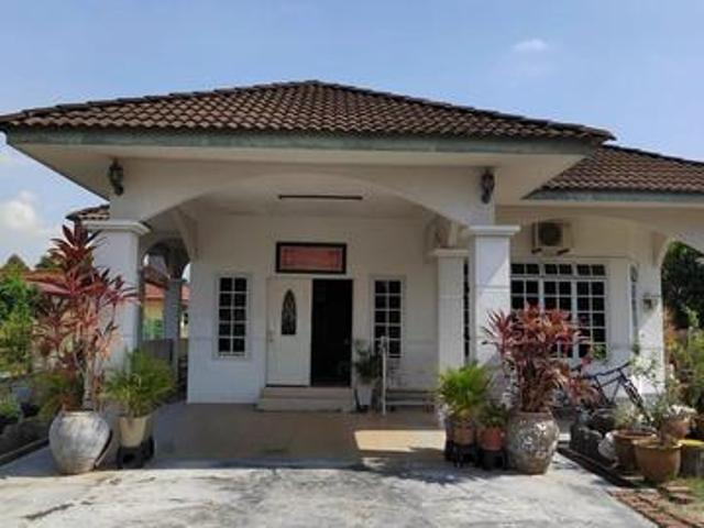 Bungalow for sale in Batu 8 Lekir, Sitiawan