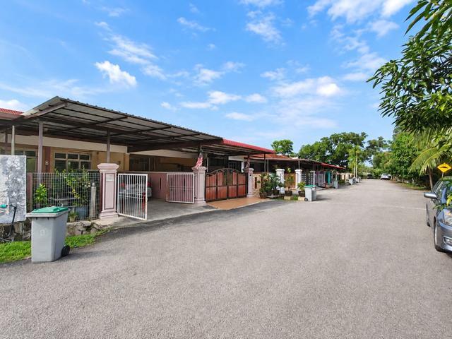 Terraced House for sale in Malaka