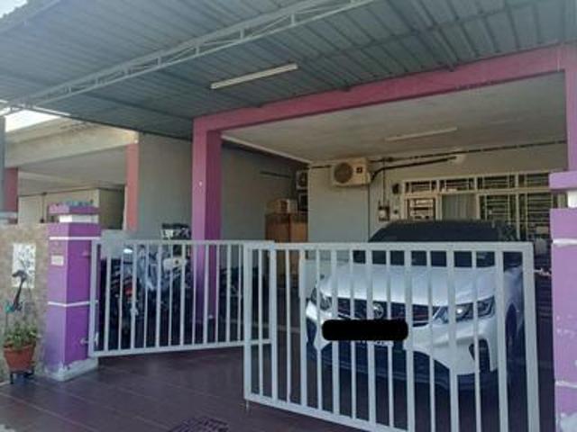 Terraced House for sale in Malaka