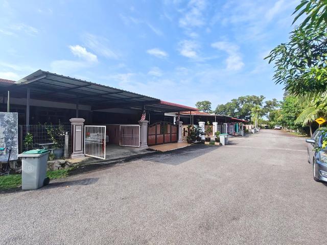 Terraced House for sale in Malaka