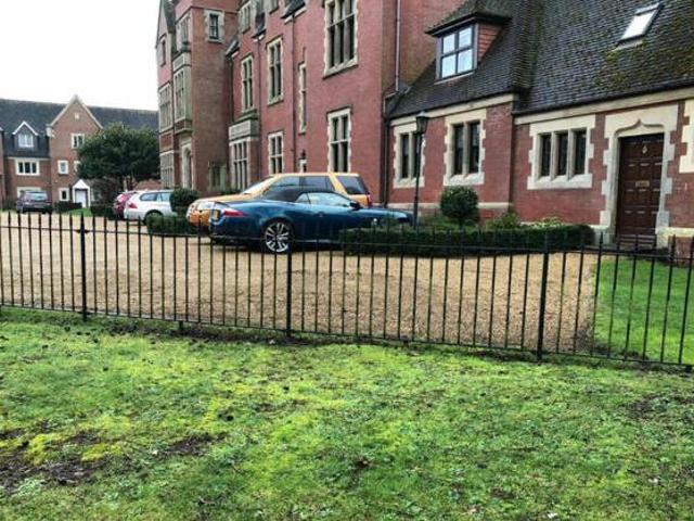 House for sale in Highwood, Horsham