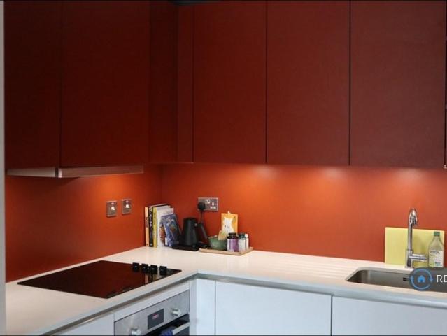 Apartment for rent in East Wick, Greater London