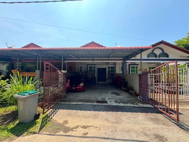 Terraced House for sale in Malaka