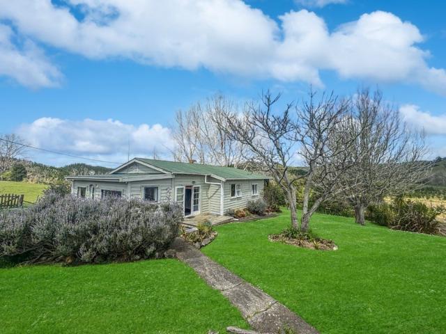 House for rent in Pukehuia, Kaipara District