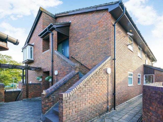 Apartment for rent in Hampton, Greater London