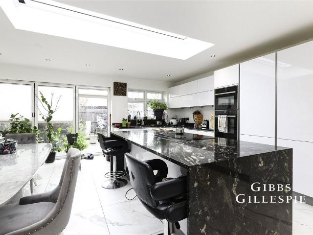 House for rent in London Borough of Ealing, Greater London