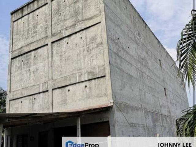 Shop for sale in Tanjong Karang, Selangor