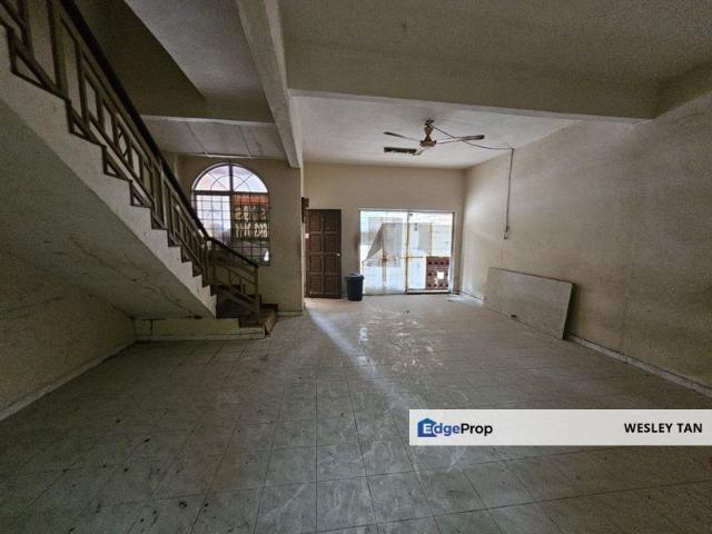 House for sale in Malaka