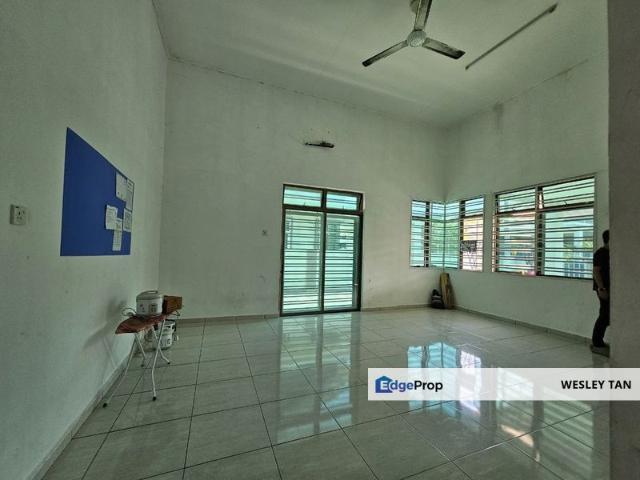 House for sale in Malaka