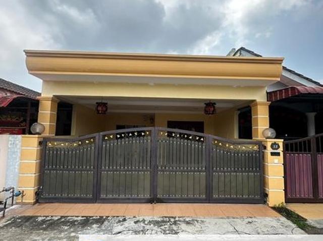 House for sale in Malaka